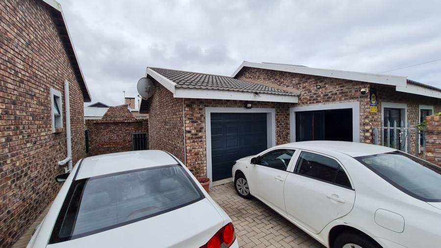 6 Bedroom Property for Sale in Dana Bay Western Cape